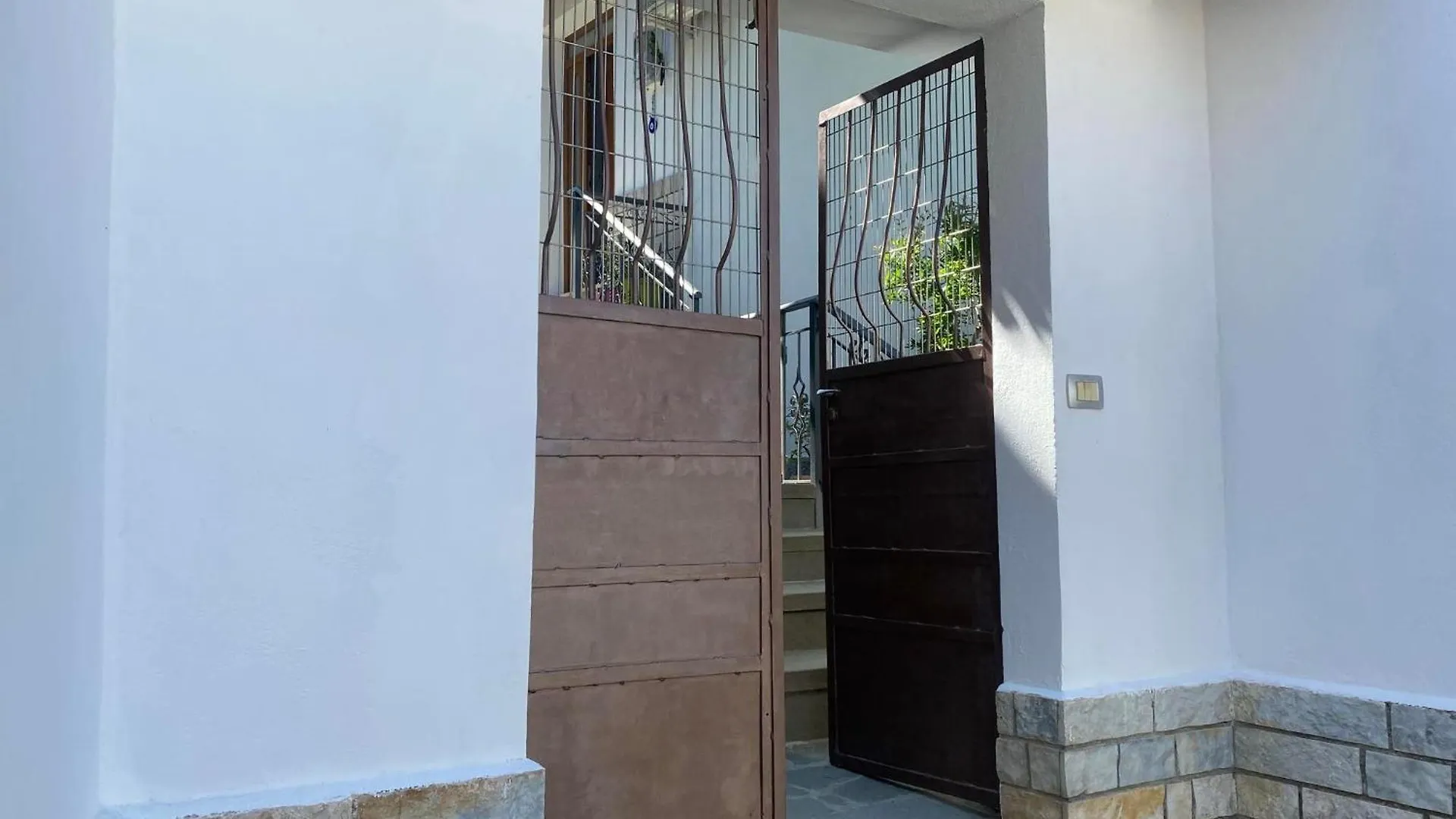 Apartment Guest House Persa Gjirokaster Albania