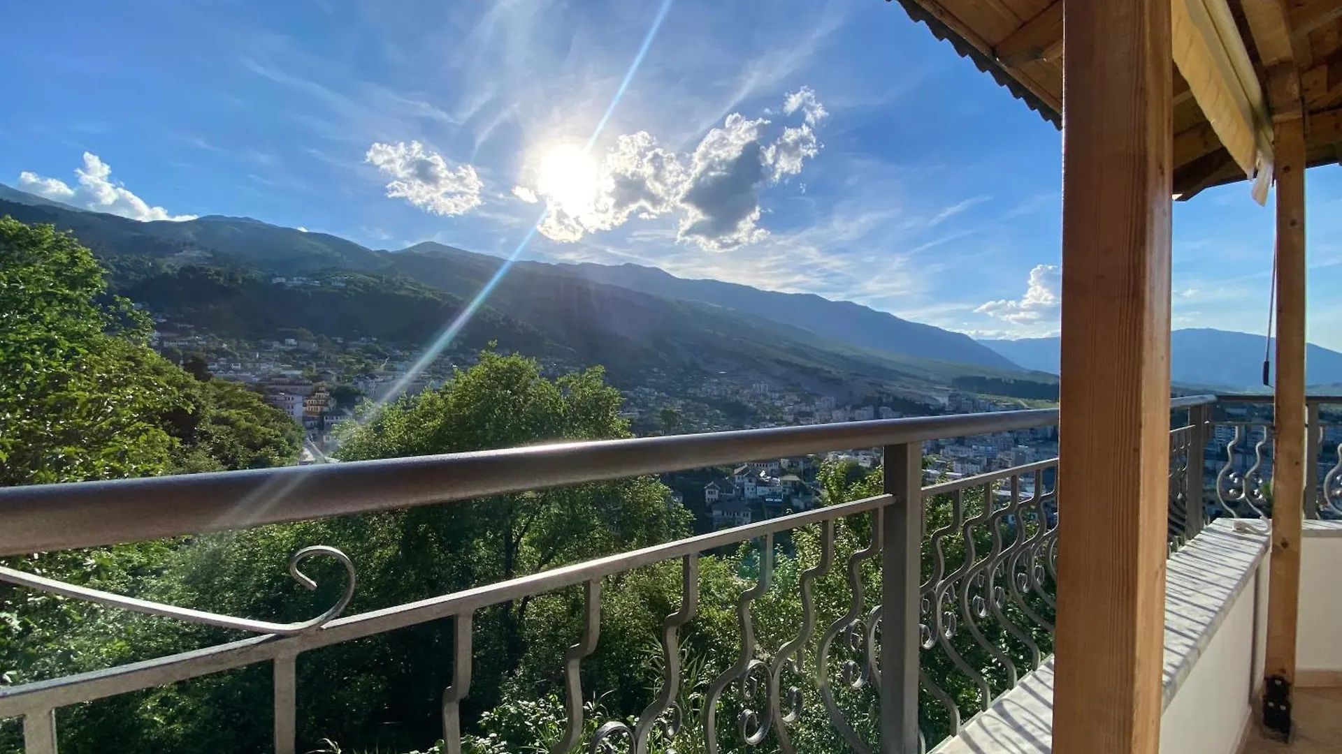 Guest House Persa Gjirokaster 0*,